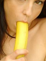 banana-sucking teen cherry potter shows her perfect pussy